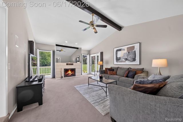 1236 Chaffer Drive, Rochester Hills, MI 48306