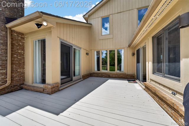 1236 Chaffer Drive, Rochester Hills, MI 48306