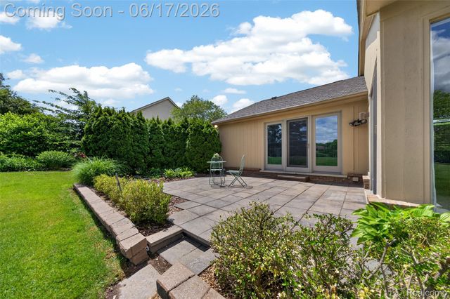1236 Chaffer Drive, Rochester Hills, MI 48306