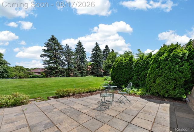 1236 Chaffer Drive, Rochester Hills, MI 48306