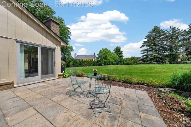 1236 Chaffer Drive, Rochester Hills, MI 48306