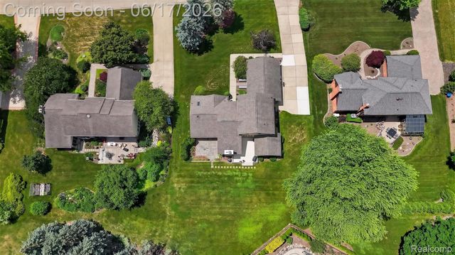 1236 Chaffer Drive, Rochester Hills, MI 48306