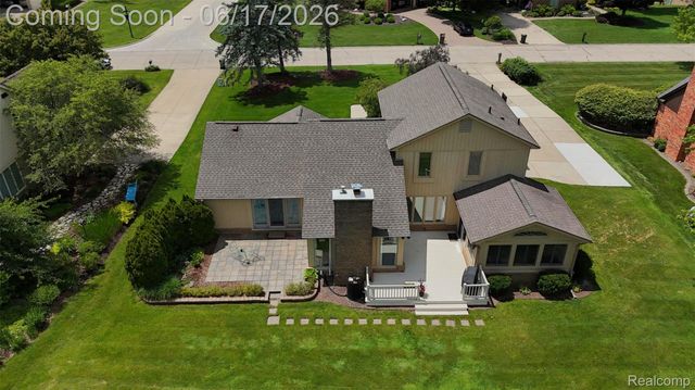 1236 Chaffer Drive, Rochester Hills, MI 48306