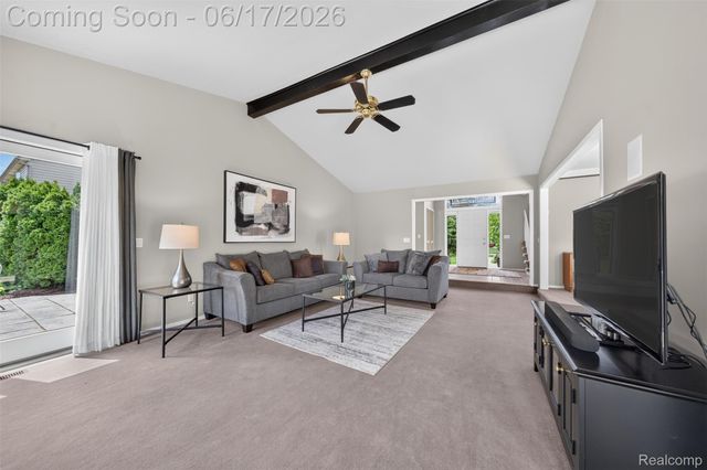1236 Chaffer Drive, Rochester Hills, MI 48306