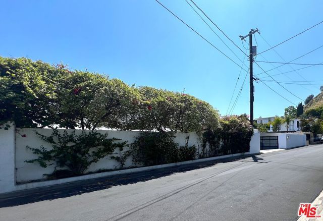 8376 Hollywood Boulevard, Los Angeles, CA 90069
