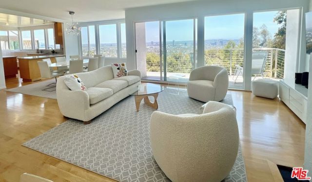 8376 Hollywood Boulevard, Los Angeles, CA 90069