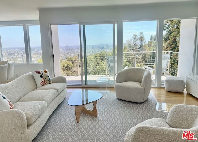 8376 Hollywood Boulevard, Los Angeles, CA 90069