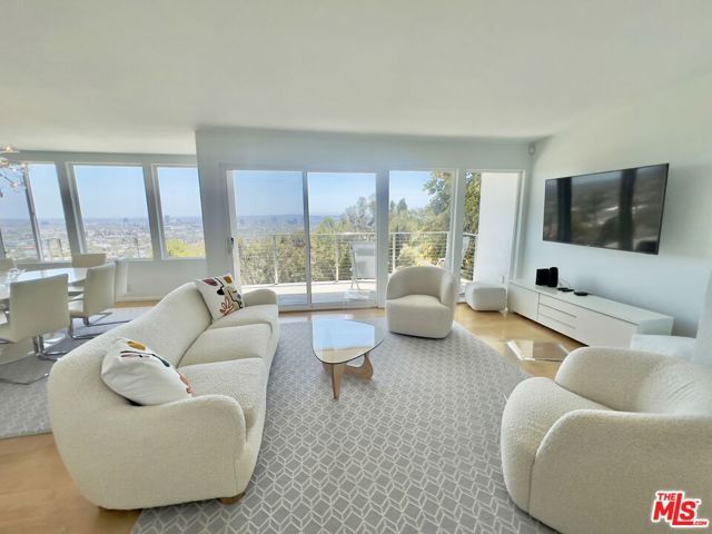 8376 Hollywood Boulevard, Los Angeles, CA 90069