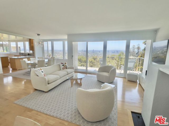 8376 Hollywood Boulevard, Los Angeles, CA 90069