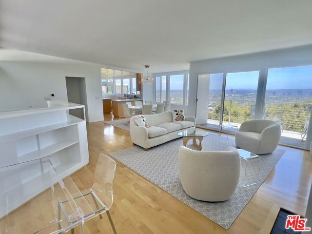 8376 Hollywood Boulevard, Los Angeles, CA 90069