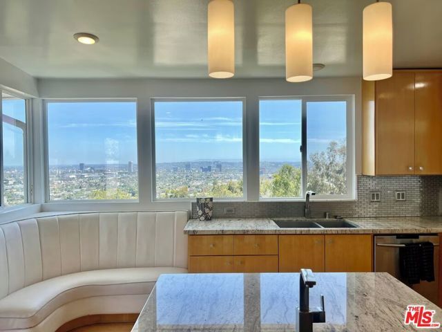 8376 Hollywood Boulevard, Los Angeles, CA 90069