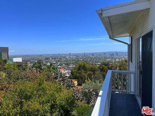 8376 Hollywood Boulevard, Los Angeles, CA 90069