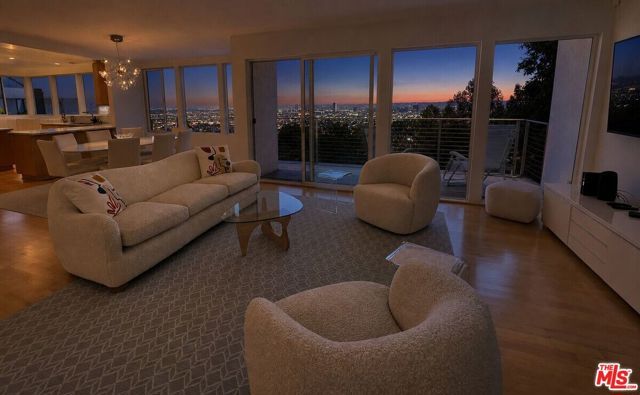 8376 Hollywood Boulevard, Los Angeles, CA 90069