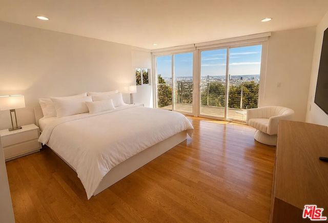 8376 Hollywood Boulevard, Los Angeles, CA 90069