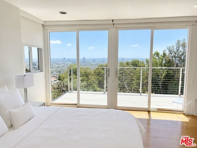 8376 Hollywood Boulevard, Los Angeles, CA 90069