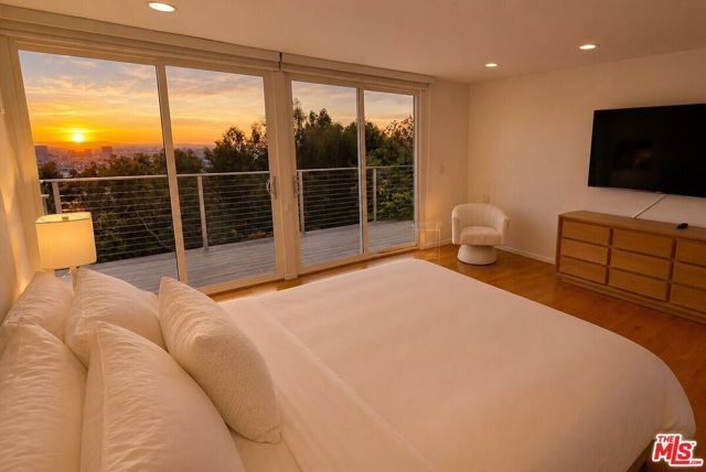 8376 Hollywood Boulevard, Los Angeles, CA 90069