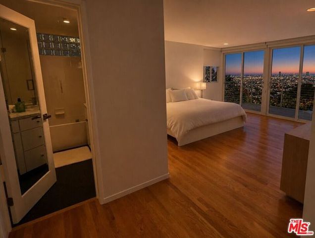 8376 Hollywood Boulevard, Los Angeles, CA 90069