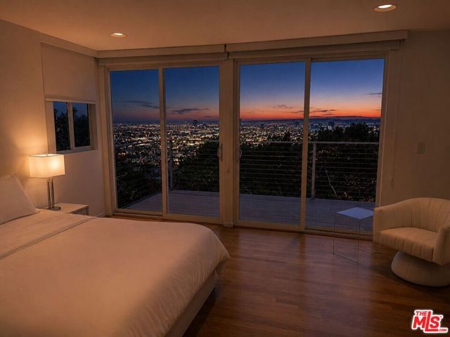 8376 Hollywood Boulevard, Los Angeles, CA 90069