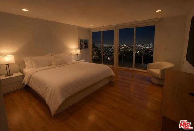 8376 Hollywood Boulevard, Los Angeles, CA 90069