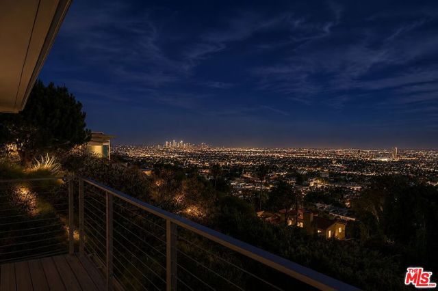 8376 Hollywood Boulevard, Los Angeles, CA 90069