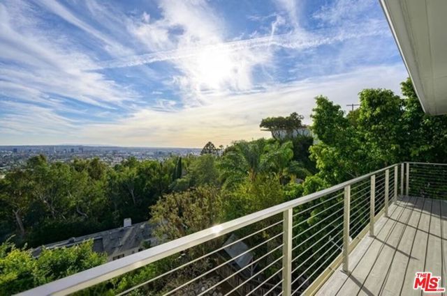 8376 Hollywood Boulevard, Los Angeles, CA 90069