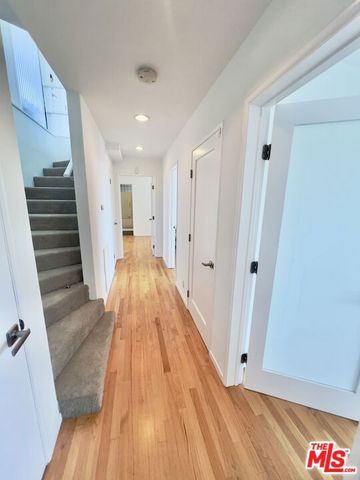 8376 Hollywood Boulevard, Los Angeles, CA 90069