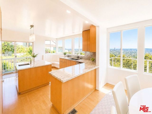 8376 Hollywood Boulevard, Los Angeles, CA 90069