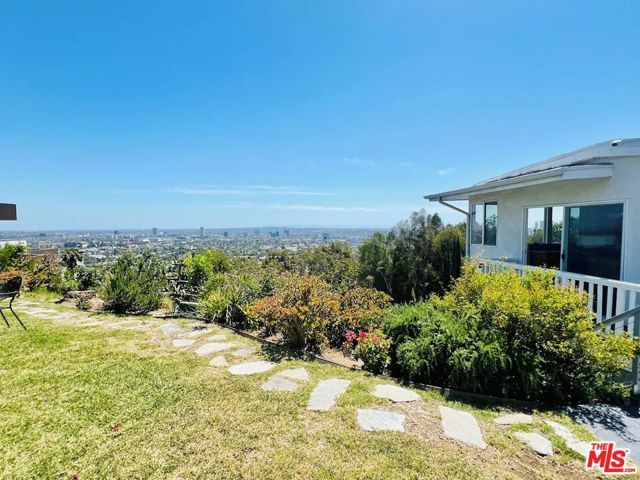 8376 Hollywood Boulevard, Los Angeles, CA 90069