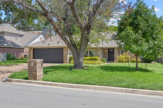 3817 Devonaire Drive, Fort Worth, TX 76008