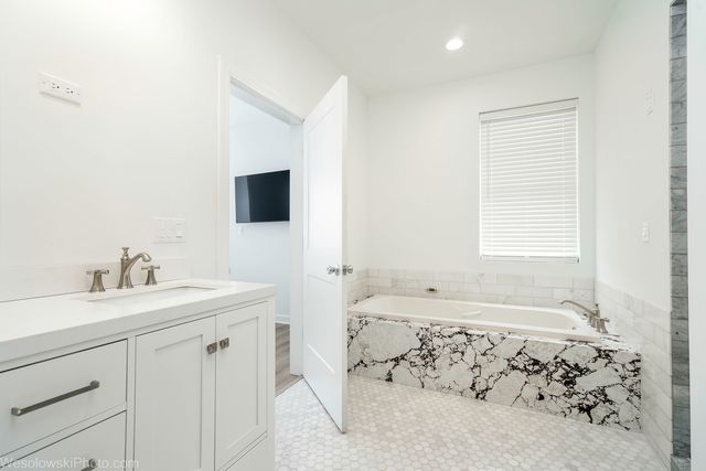 1830 S 11th Avenue, Maywood, IL 60153