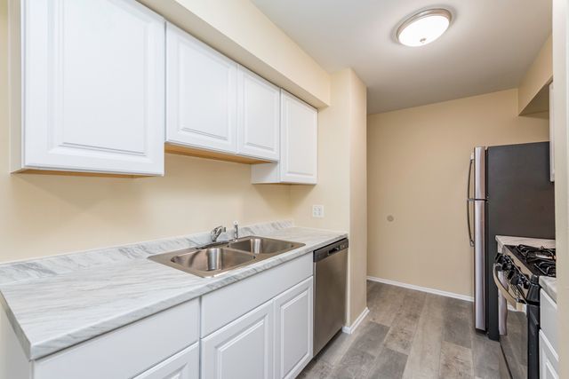 2634 Woodview Court, Waukegan, IL 60087