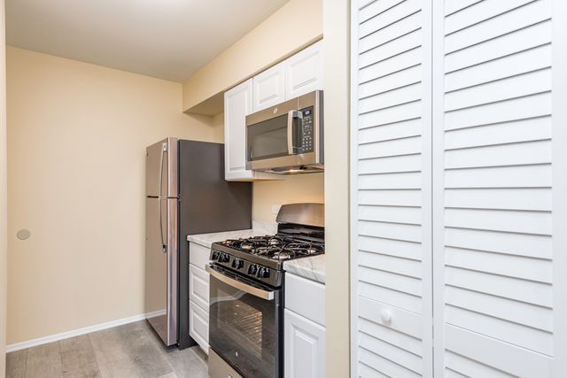 2634 Woodview Court, Waukegan, IL 60087