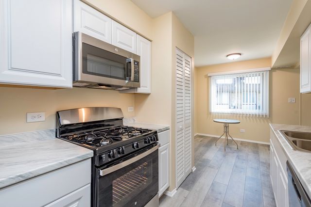 2634 Woodview Court, Waukegan, IL 60087