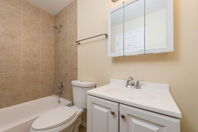 2634 Woodview Court, Waukegan, IL 60087