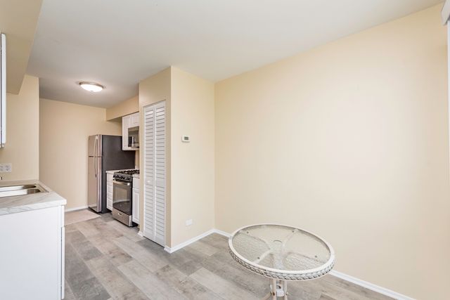 2634 Woodview Court, Waukegan, IL 60087