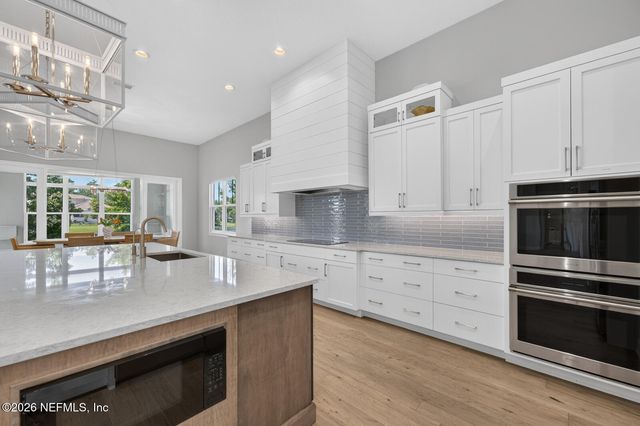 5244 COMMISSIONERS Drive, Jacksonville, FL 32224