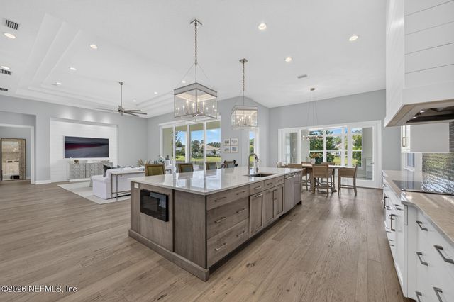 5244 COMMISSIONERS Drive, Jacksonville, FL 32224