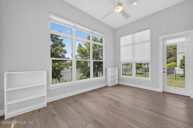 5244 COMMISSIONERS Drive, Jacksonville, FL 32224