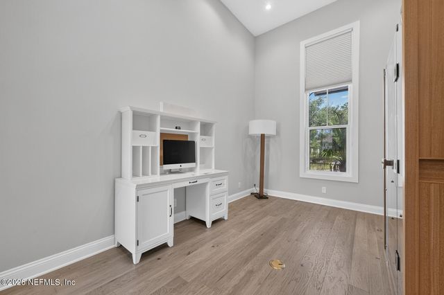 5244 COMMISSIONERS Drive, Jacksonville, FL 32224