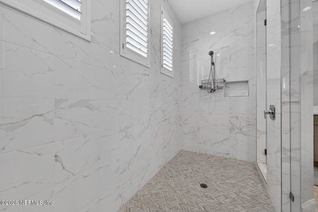 5244 COMMISSIONERS Drive, Jacksonville, FL 32224