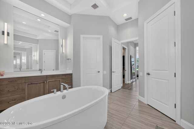 5244 COMMISSIONERS Drive, Jacksonville, FL 32224