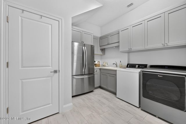 5244 COMMISSIONERS Drive, Jacksonville, FL 32224