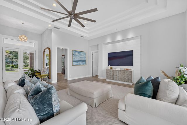 5244 COMMISSIONERS Drive, Jacksonville, FL 32224