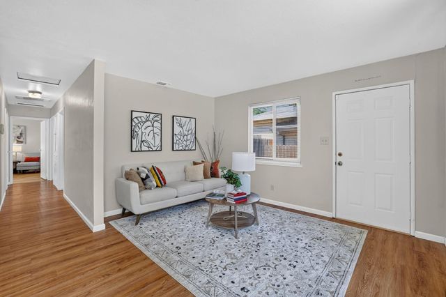 7021 21st Ave., Sacramento, CA 95820
