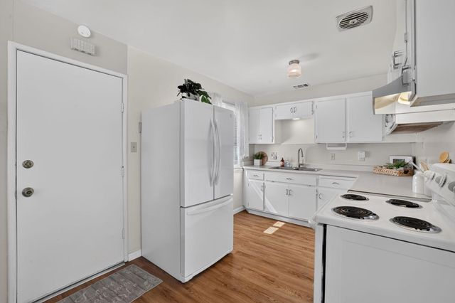 7021 21st Ave., Sacramento, CA 95820