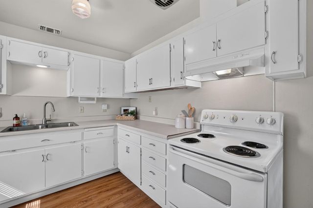 7021 21st Ave., Sacramento, CA 95820