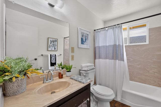 7021 21st Ave., Sacramento, CA 95820