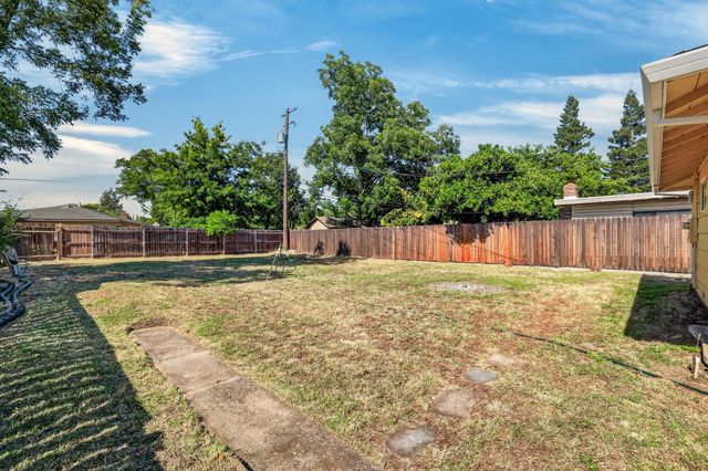 7021 21st Ave., Sacramento, CA 95820
