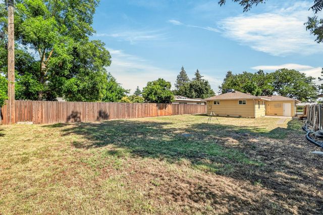 7021 21st Ave., Sacramento, CA 95820