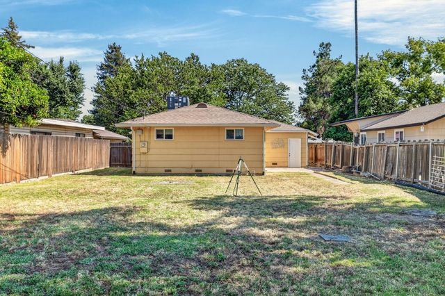 7021 21st Ave., Sacramento, CA 95820